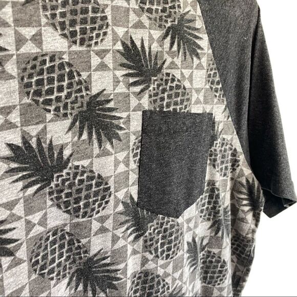 Pineapple shirt!   - Picture 6 of 6